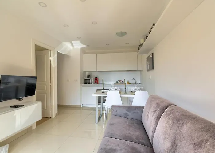 Free Parking & 400m To The Sea - 5 Min From Cannes